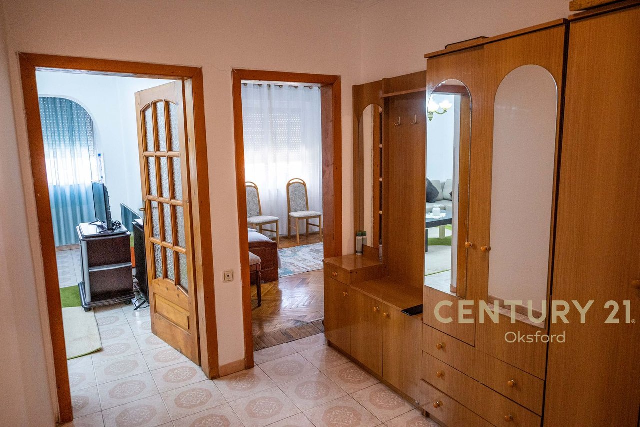 Apartament 3+1 Me QIRA tek Pazari i Ri!