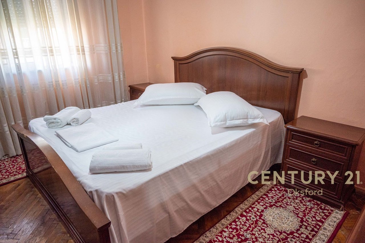 Apartament 3+1 Me QIRA tek Pazari i Ri!