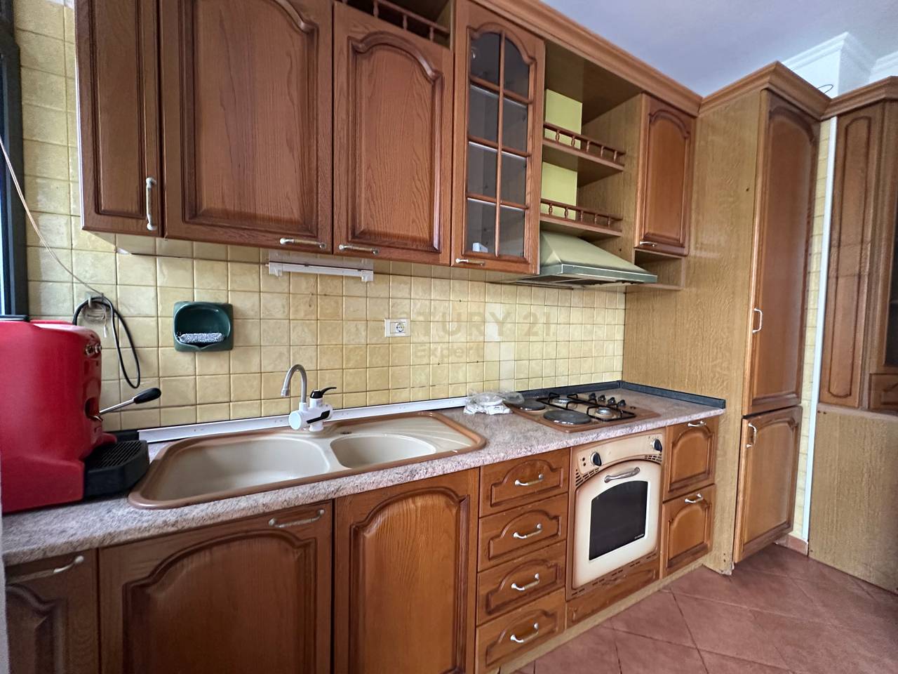 Jepet apartament per zyre stadiumi Dinamo