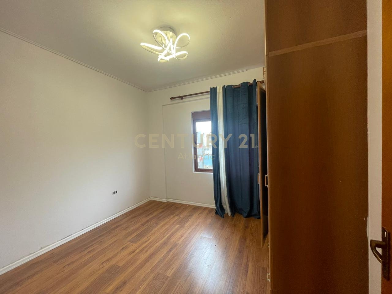 SHITET APARTAMENT 1+1 VIJA E TRETE NE PLAZH