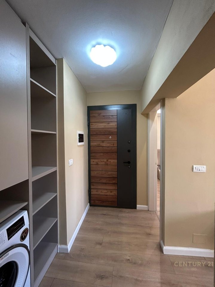 APARTAMENT 1+1 ME QERA, 21 DHJETORI.