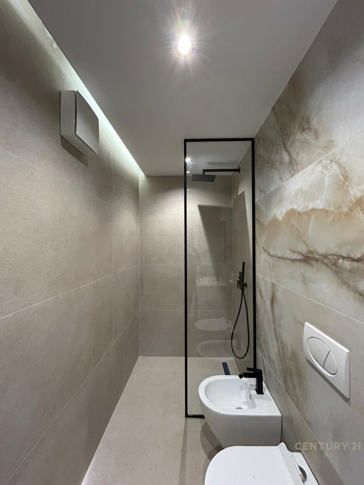 APARTAMENT 1+1 ME QERA, 21 DHJETORI.