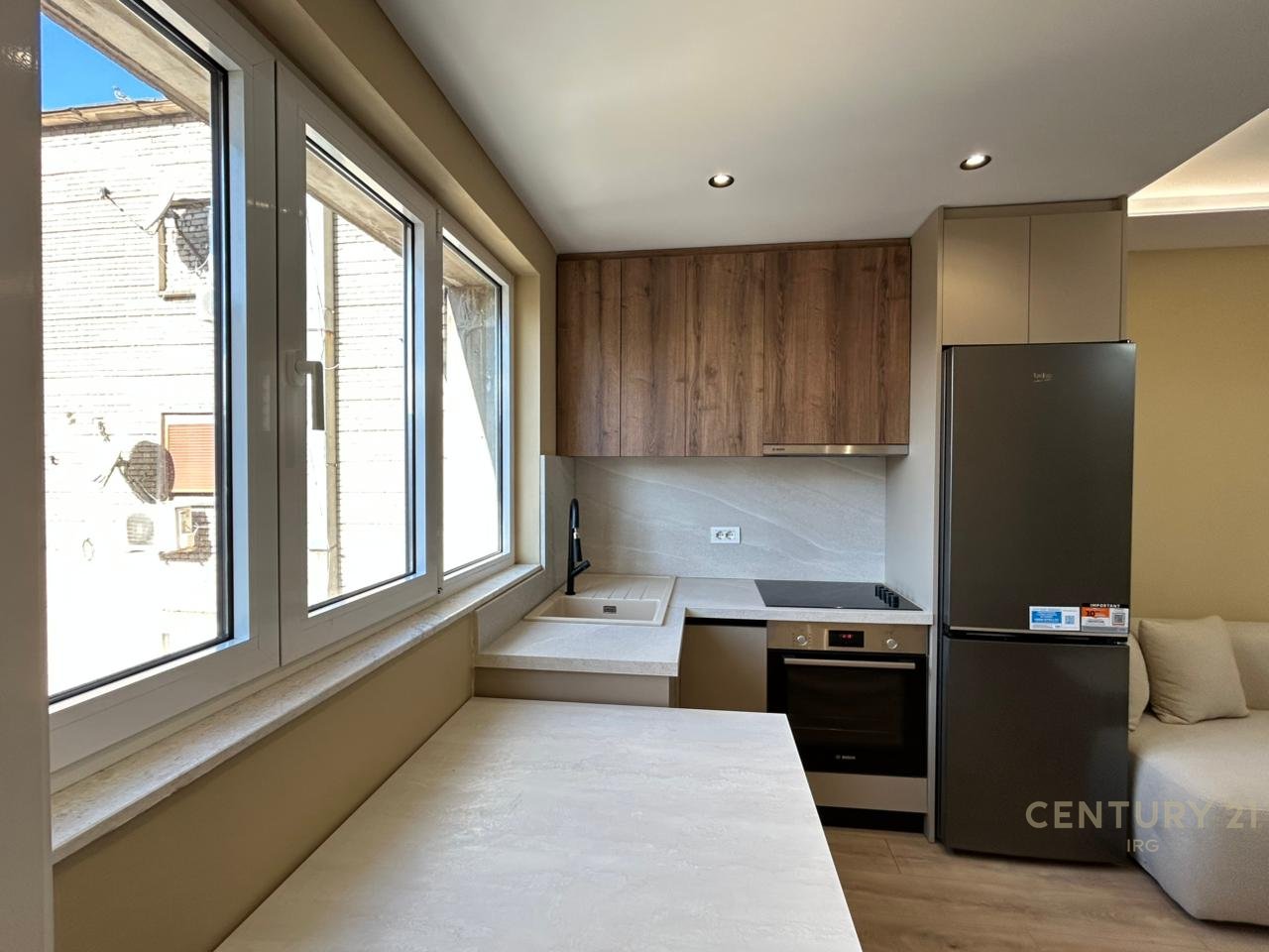 APARTAMENT 1+1 ME QERA, 21 DHJETORI.