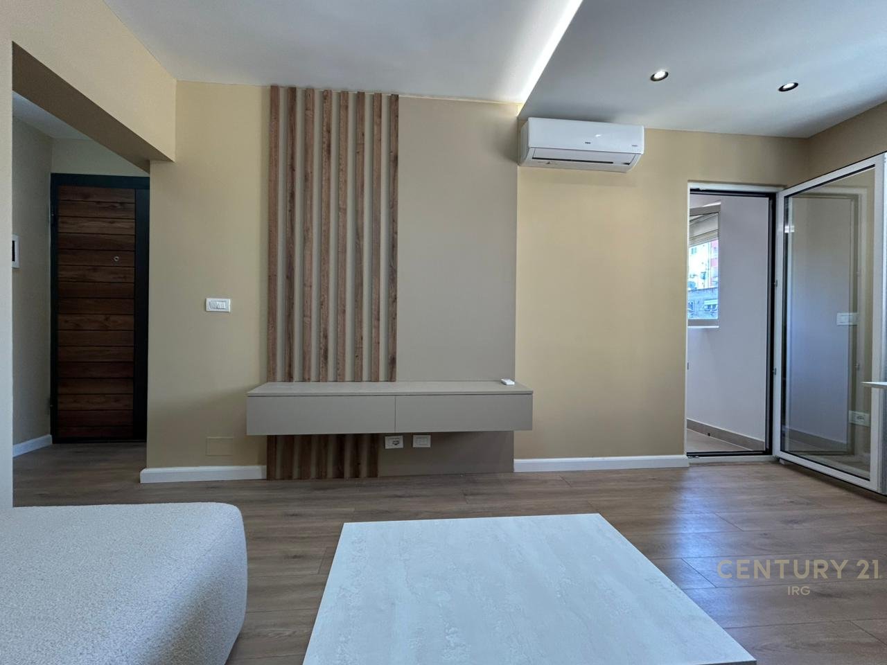 APARTAMENT 1+1 ME QERA, 21 DHJETORI.