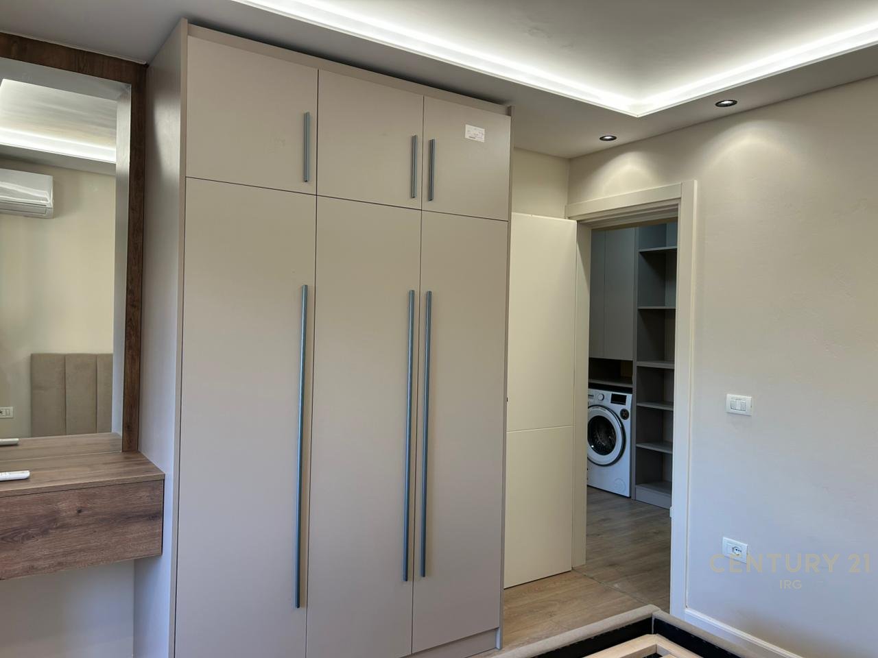 APARTAMENT 1+1 ME QERA, 21 DHJETORI.