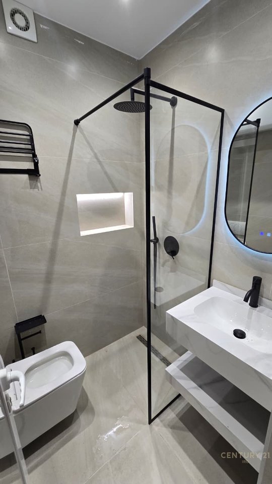 Shiten 3 Garsoniere+lavanteri te investuara  te pershtatuara per AirBnb!