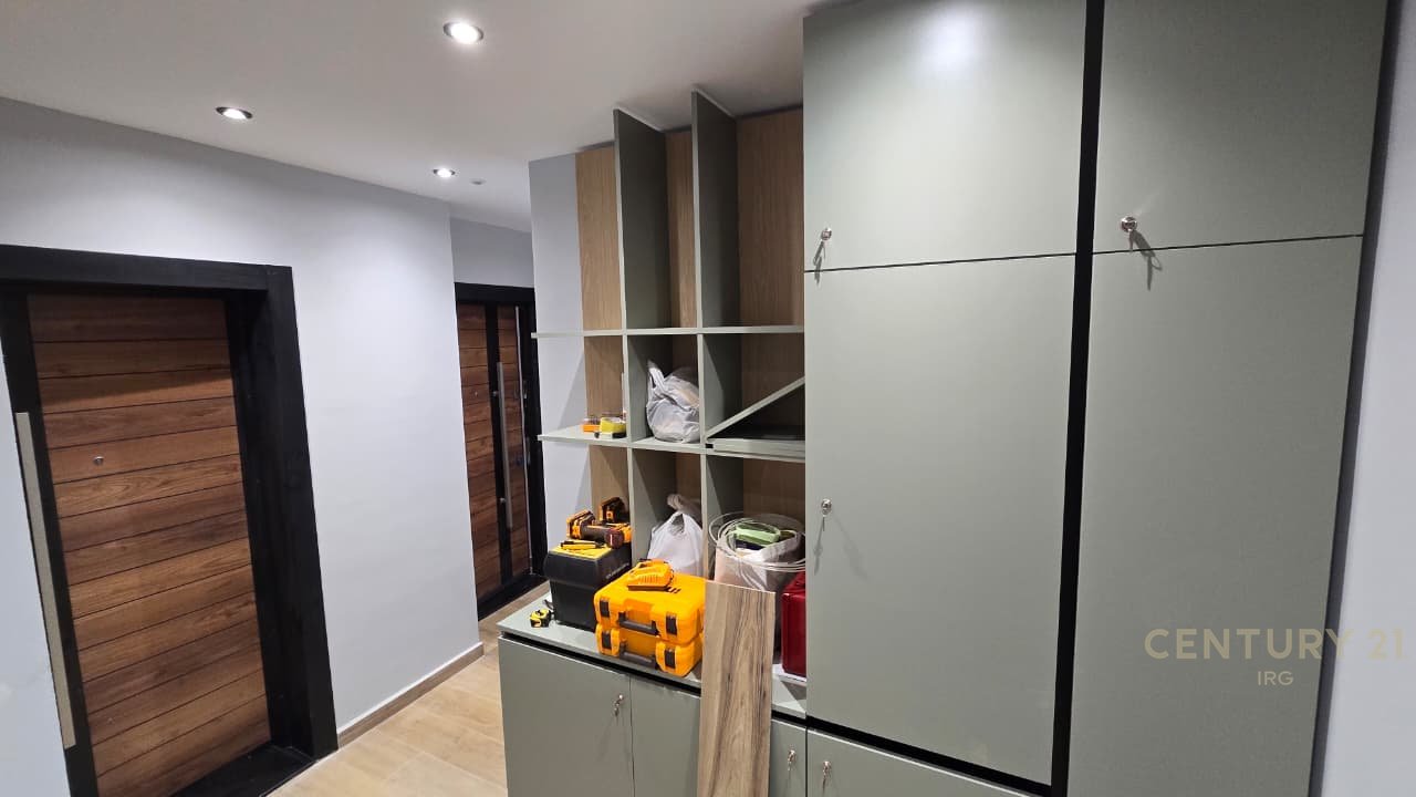 Shiten 3 Garsoniere+lavanteri te investuara  te pershtatuara per AirBnb!