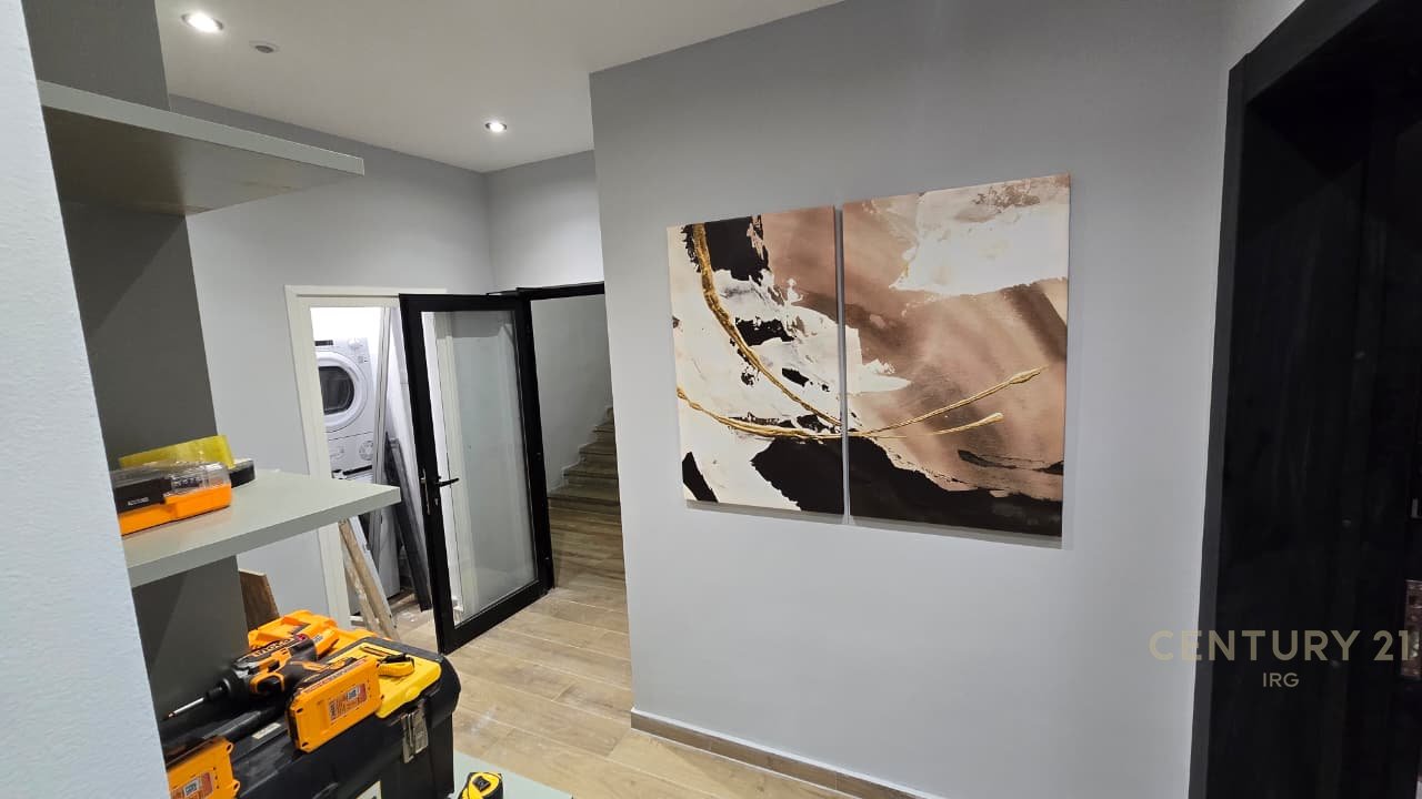 Shiten 3 Garsoniere+lavanteri te investuara  te pershtatuara per AirBnb!