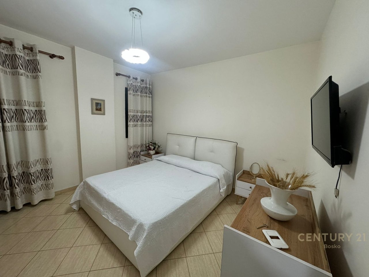 Appartamento 2+1 in affitto di fronte al ristorante Fresku, Tirana - 700€