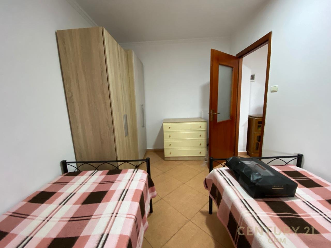 VASIL SHANTO JAPIM ME QIRA APARTAMENT 1+1
