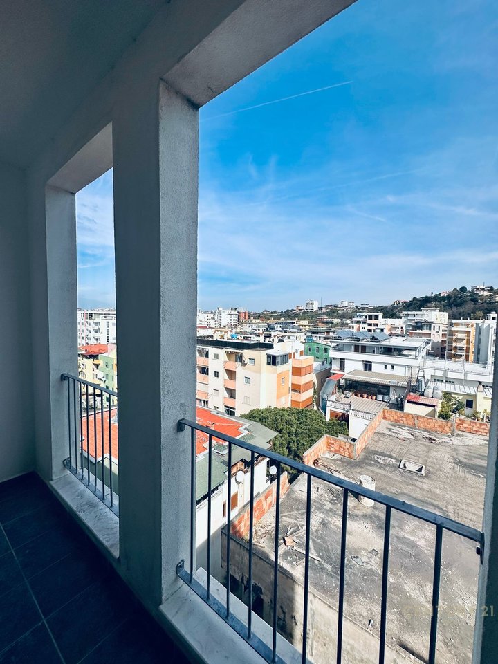 Appartamento 2 + 1 in vendita a Shkëmbi i Kavajës