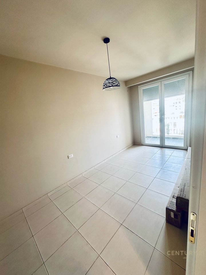 Appartamento 2 + 1 in vendita a Shkëmbi i Kavajës