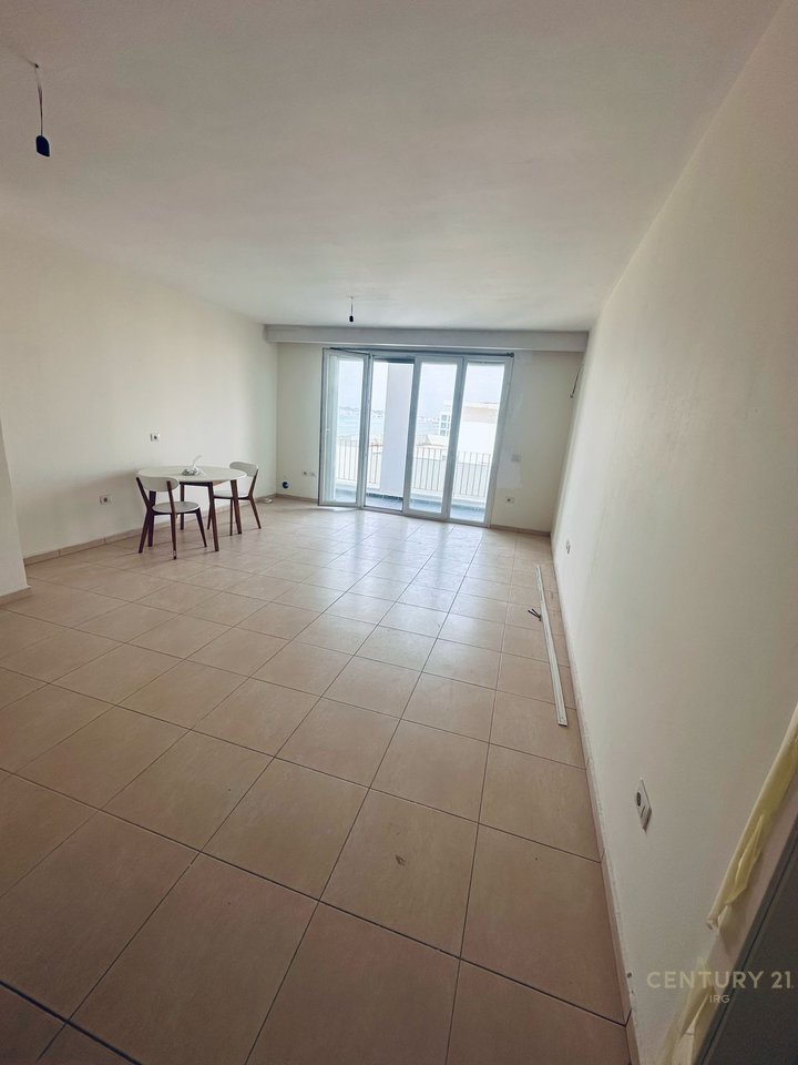 Appartamento 2 + 1 in vendita a Shkëmbi i Kavajës