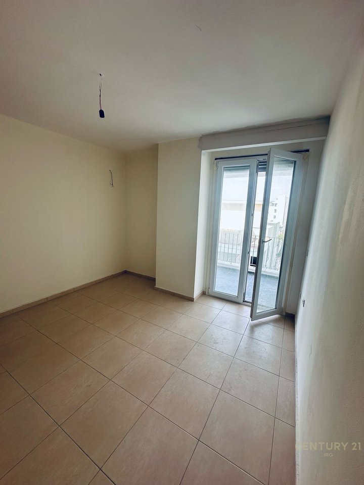 Appartamento 2 + 1 in vendita a Shkëmbi i Kavajës