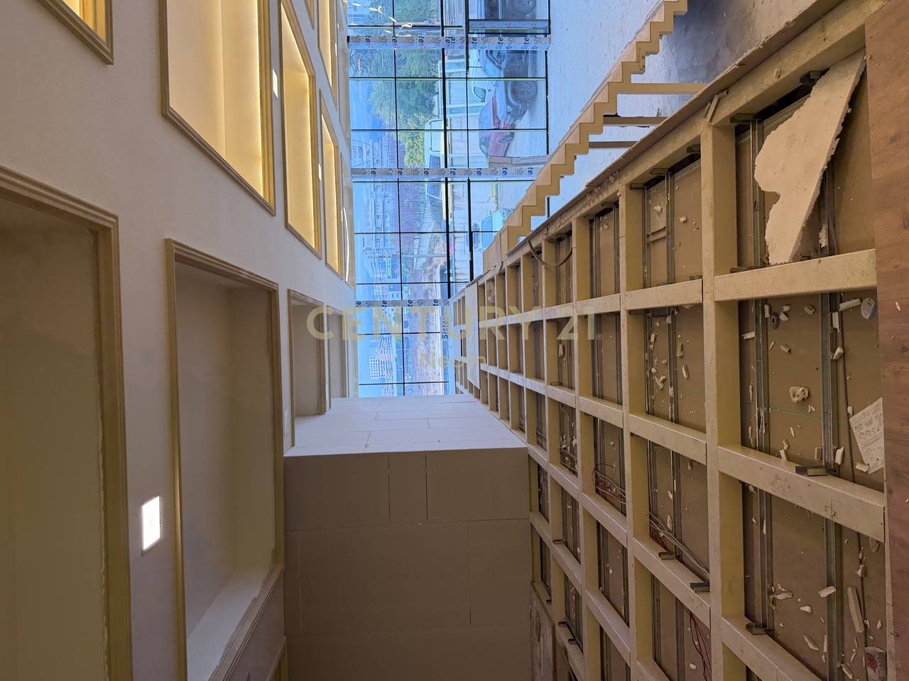 Locale Commerciale in Affitto – Casa Italia