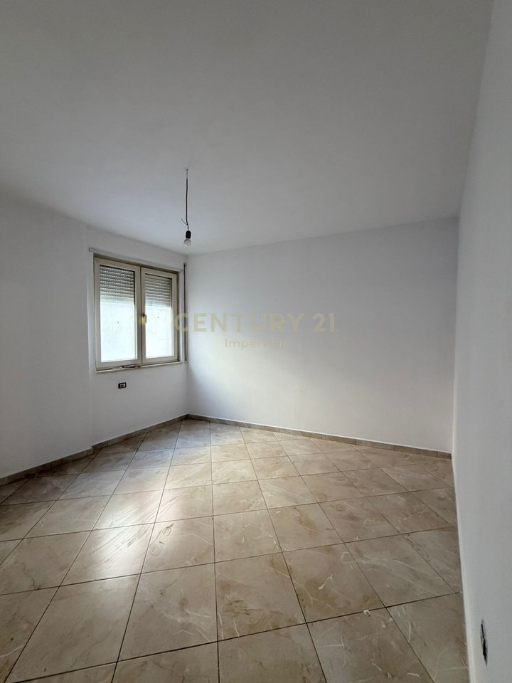 Jepet me qira ambient zyre – Qendër, pas 15-katëshit