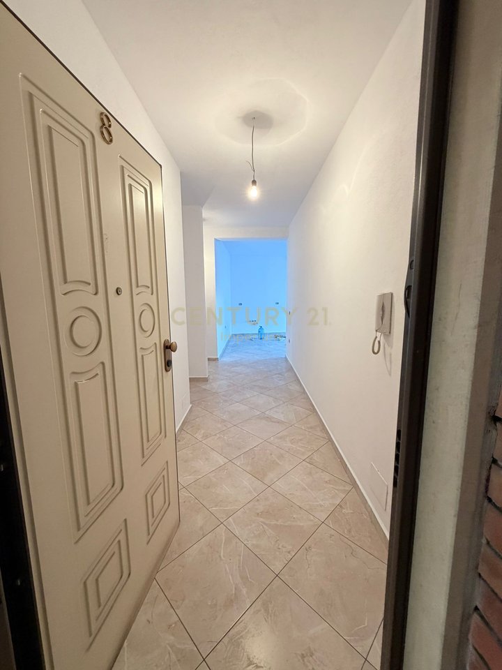 Jepet me qira ambient zyre – Qendër, pas 15-katëshit