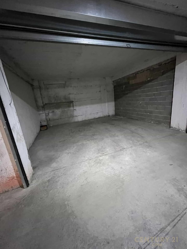 APARTAMENT PER SHITJE TE LIQENI I THATE  3+1+2 + 2 POSTE PARKIMI