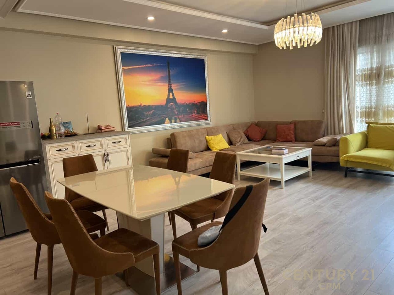 APARTAMENT PER SHITJE TE LIQENI I THATE  3+1+2 + 2 POSTE PARKIMI