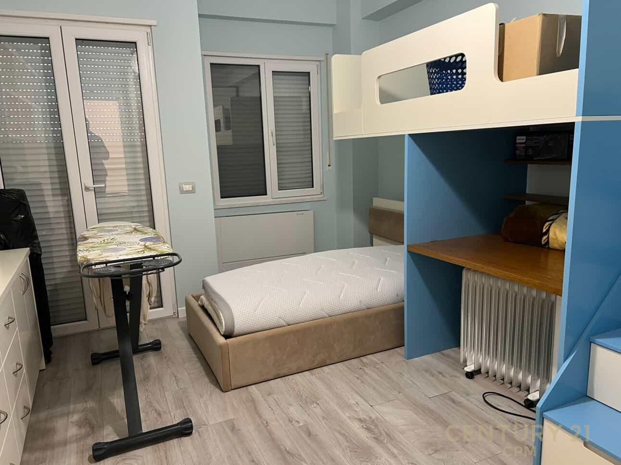 APARTAMENT PER SHITJE TE LIQENI I THATE  3+1+2 + 2 POSTE PARKIMI