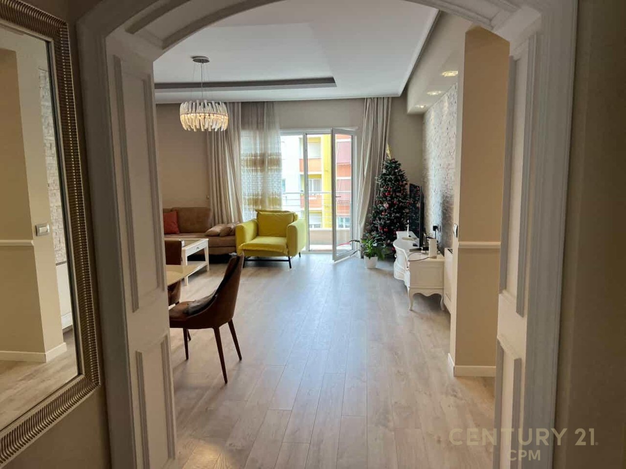 APARTAMENT PER SHITJE TE LIQENI I THATE  3+1+2 + 2 POSTE PARKIMI