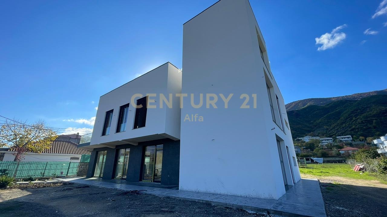 Unità di servizio + terreno in affitto a Berzhitë, accanto alla strada principale Tirana–Elbasan (km 15) vicino a Palma Noves!