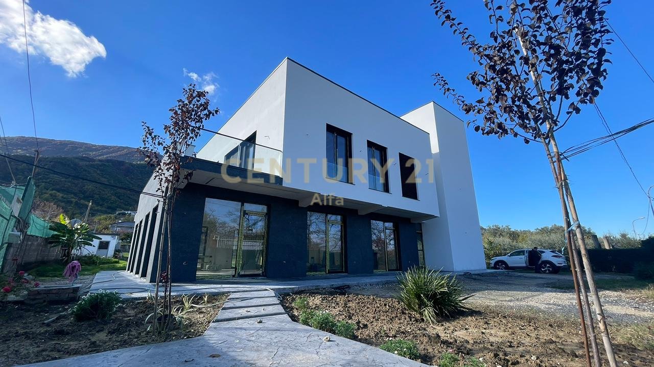 Unità di servizio + terreno in affitto a Berzhitë, accanto alla strada principale Tirana–Elbasan (km 15) vicino a Palma Noves!