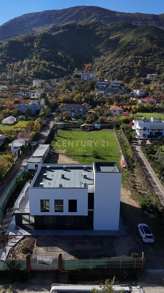 Unità di servizio + terreno in affitto a Berzhitë, accanto alla strada principale Tirana–Elbasan (km 15) vicino a Palma Noves!