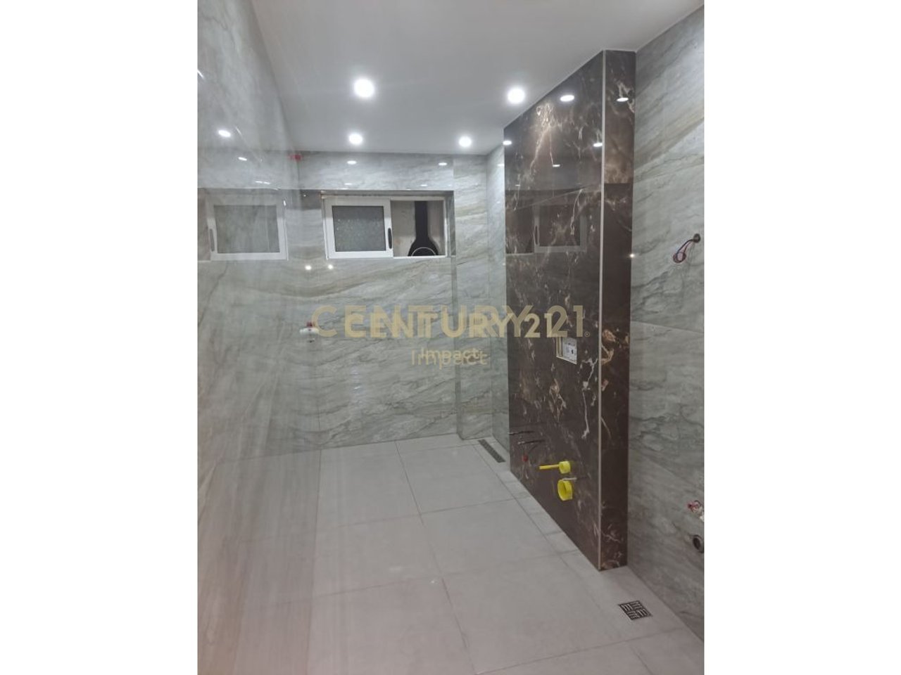 OFFICE FOR RENT ON 9 FLOORS, CENTER!