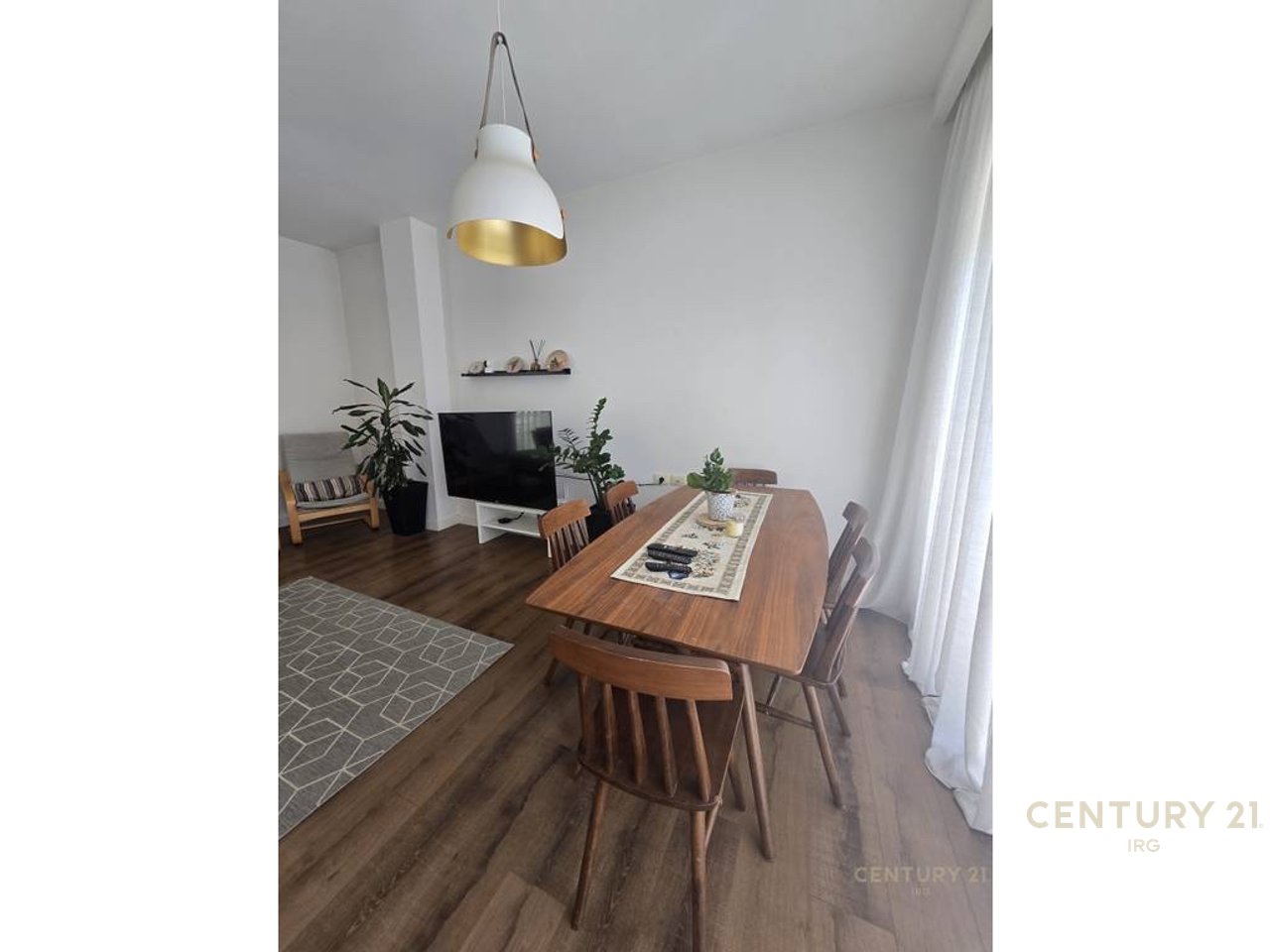 Shitet Apartament 3+1 tek
Rezidenca Kodra Diellit 1/ Zgjatimi.