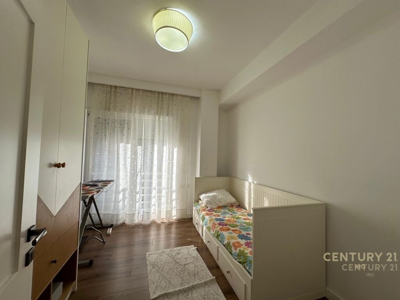 Shitet Apartament 3+1 tek
Rezidenca Kodra Diellit 1/ Zgjatimi.