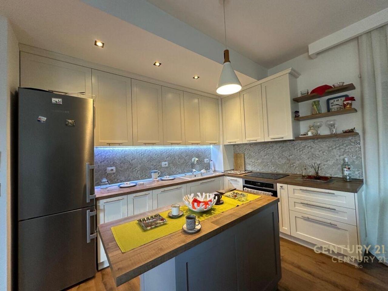 Shitet Apartament 3+1 tek
Rezidenca Kodra Diellit 1/ Zgjatimi.