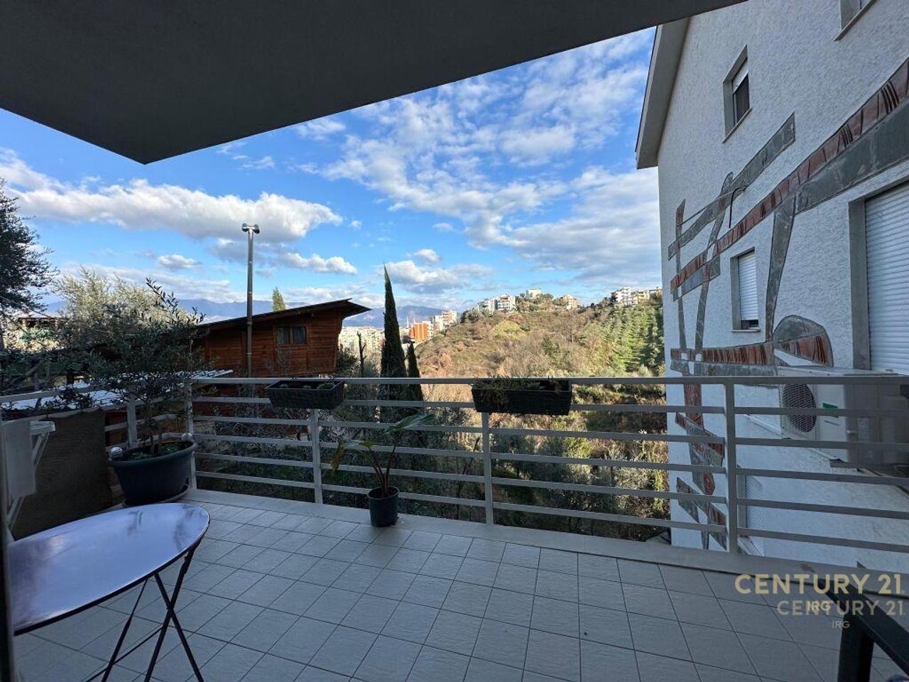 Shitet Apartament 3+1 tek
Rezidenca Kodra Diellit 1/ Zgjatimi.