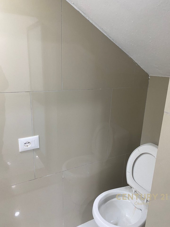 Locale Commerciale in Vendita a Vasil Shanto!