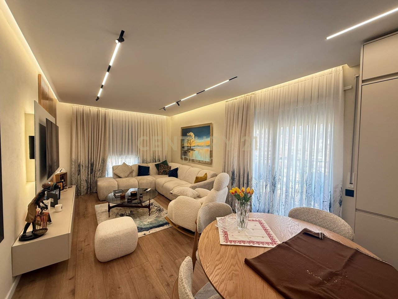 Shitet Apartament 2+1 ne Xhamllik