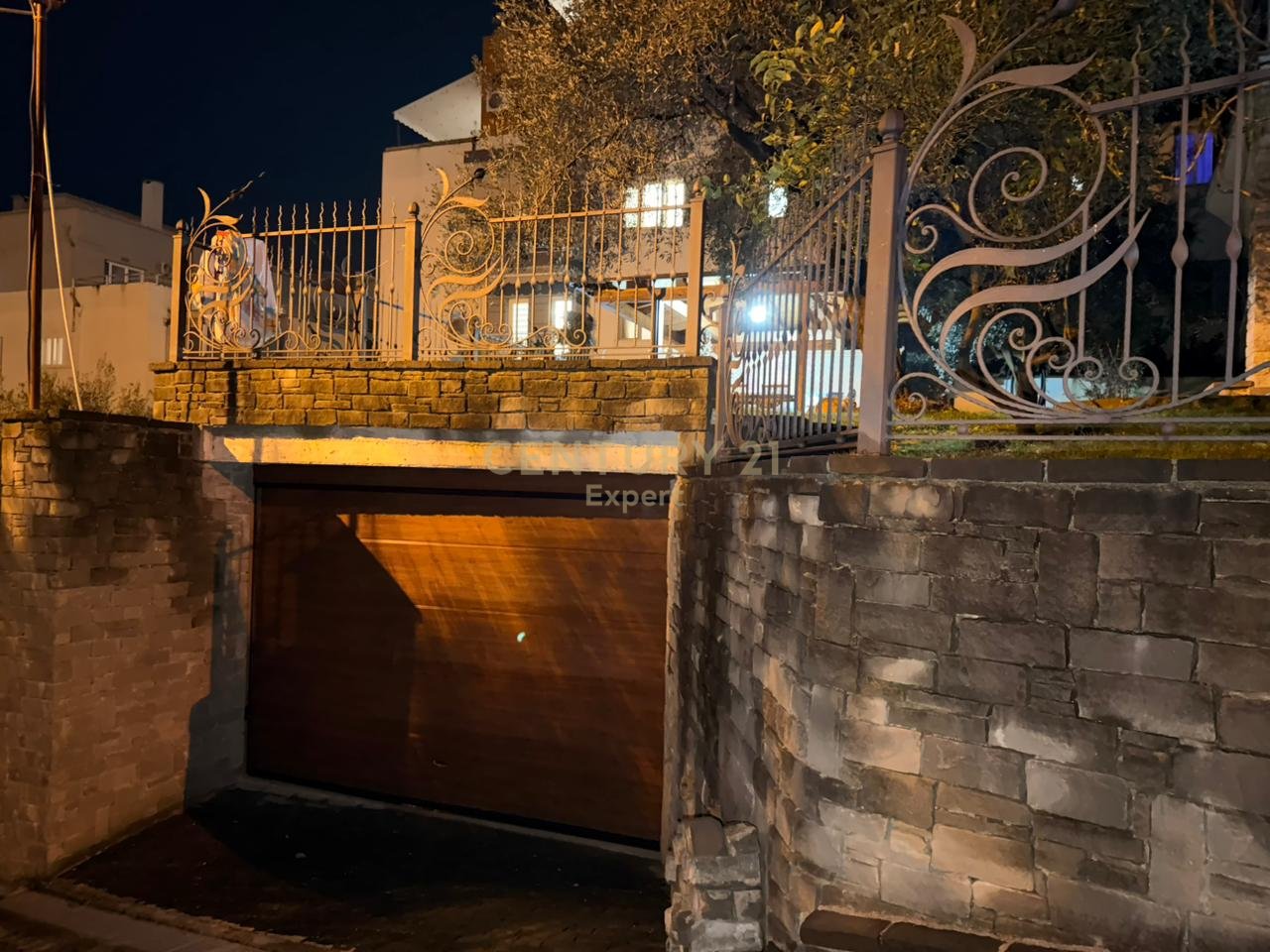 Vile per qira ne zonen e Kopshtit Botanik Zoologjik!