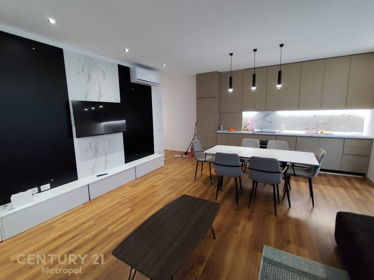 Jepet me Qira Apartament 3+1+2+ Post Parkimi, Residenca Future Home