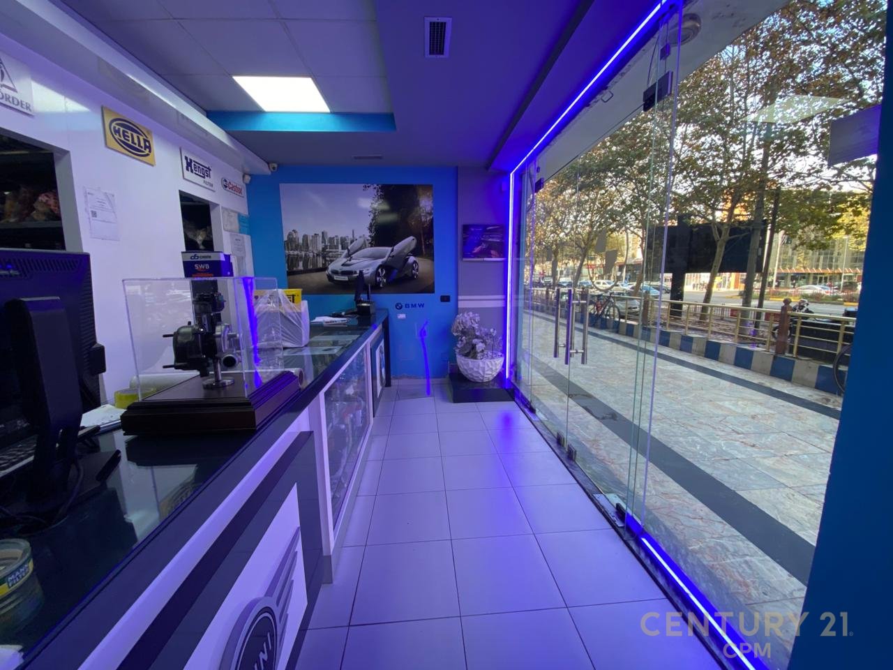 UNITÀ COMMERCIALE ANGOLO STRADA PRINCIPALE LAPRAKE + UNITÀ DI DEPOSITO IN VENDITA