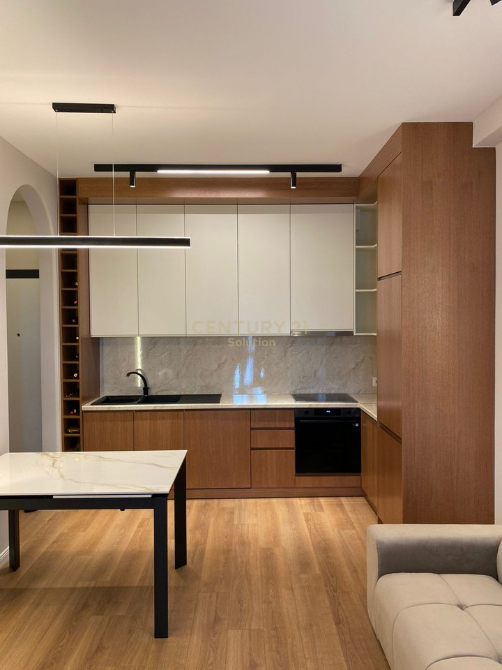 APARTAMENT 1+1 PER SHITJE PRANE PALLATIT ME SHIGJETA !