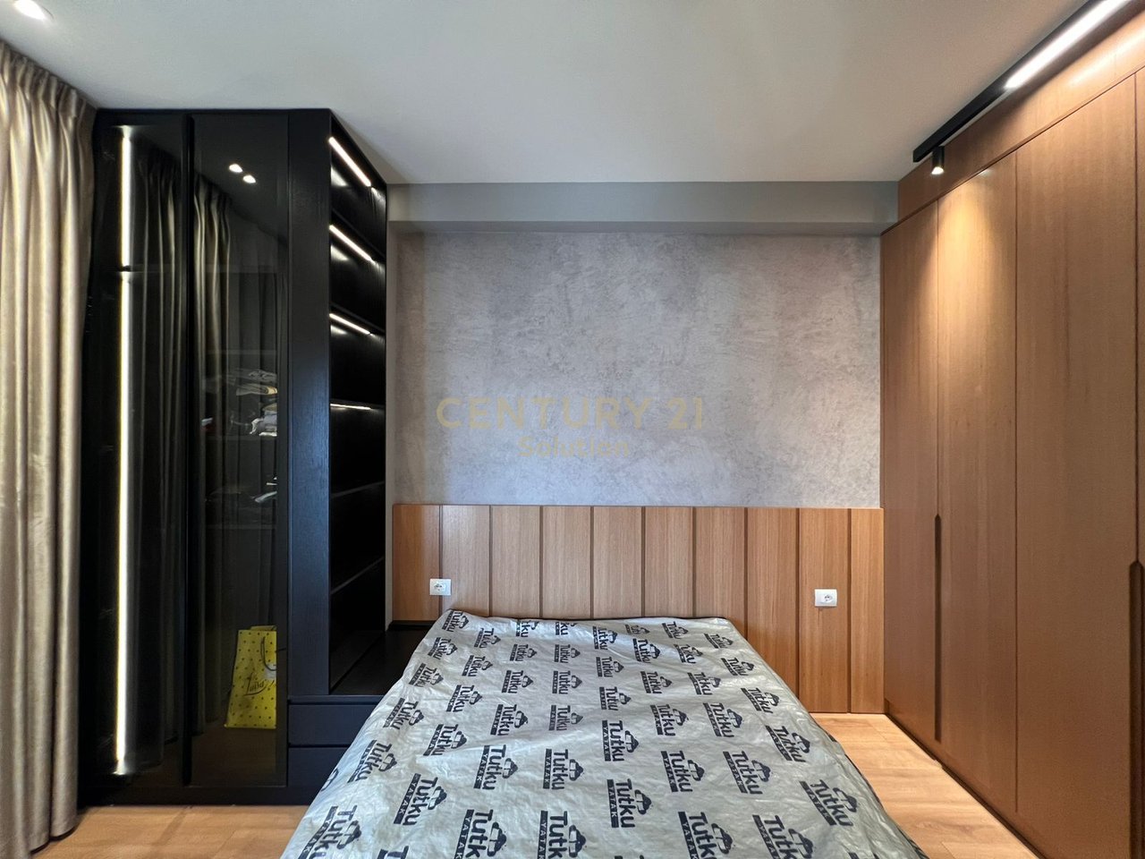 APARTAMENT 1+1 PER SHITJE PRANE PALLATIT ME SHIGJETA !