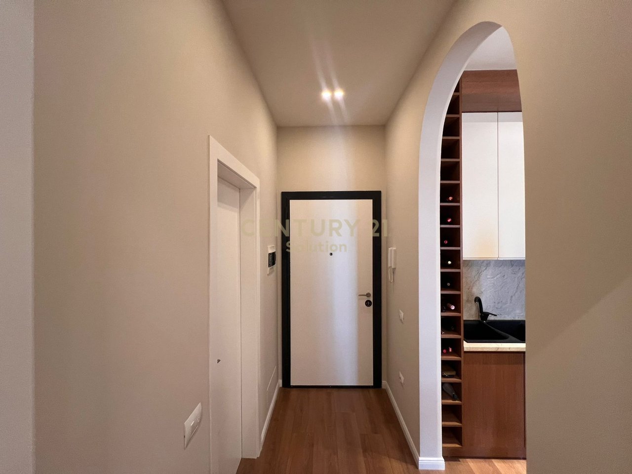 APARTAMENT 1+1 PER SHITJE PRANE PALLATIT ME SHIGJETA !