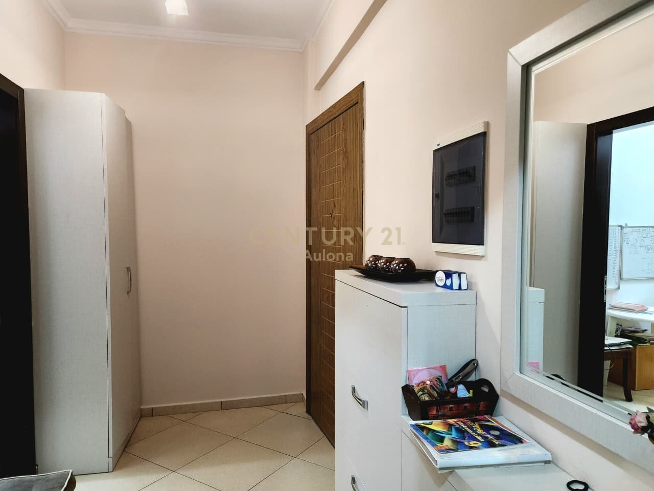 Apartament 3+1+2 në shitje – Rruga e Çipajve, Vlorë