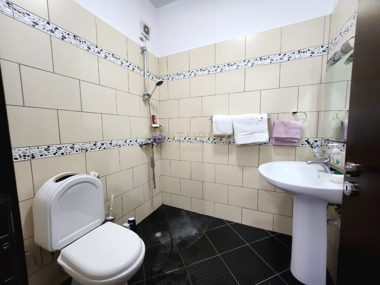 Apartament 3+1+2 në shitje – Rruga e Çipajve, Vlorë