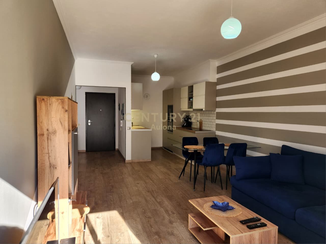 Apartament 1+1 për Shitje në Lungomare 1, Vijë e Parë