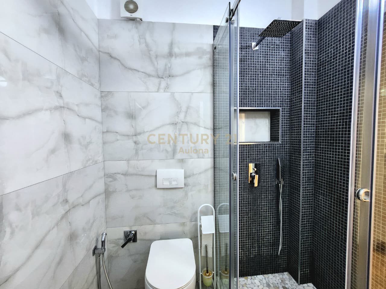 Apartament 1+1 për Shitje në Lungomare 1, Vijë e Parë