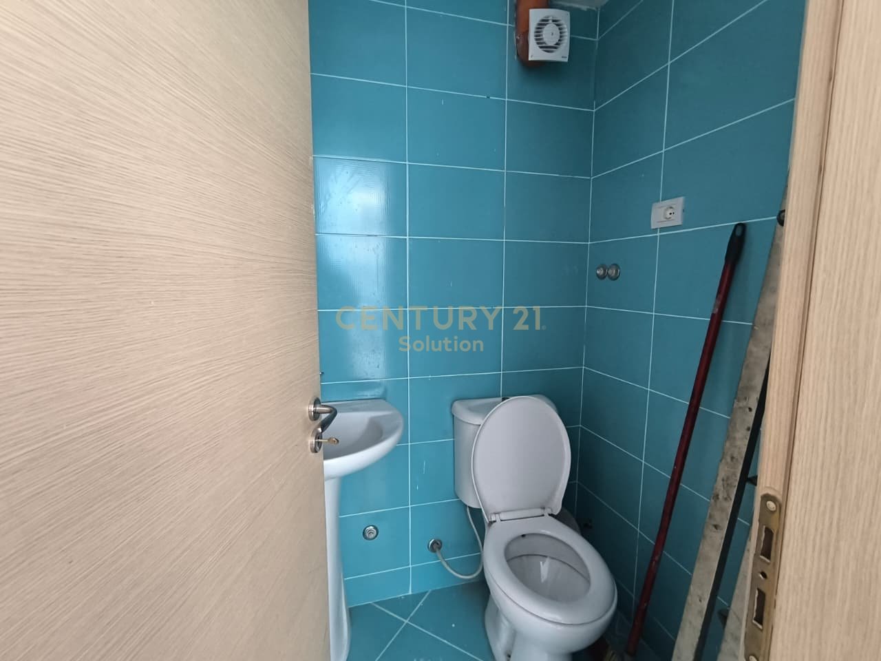 FOR RENT 53M2 BUSINESS UNIT IN YZBERISH!