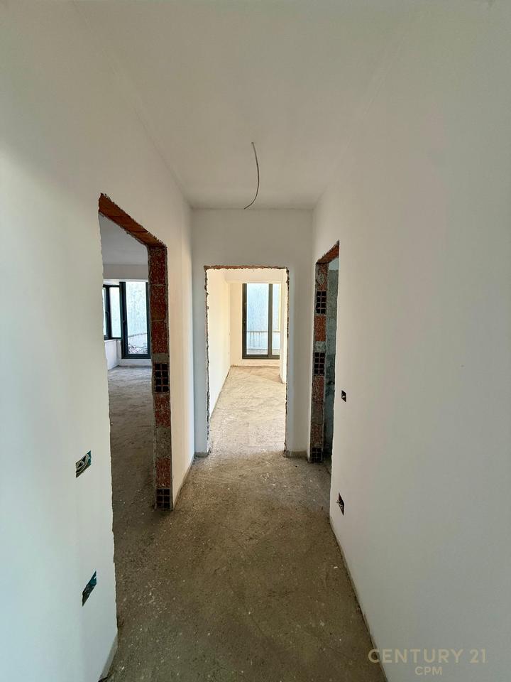 MISTO MAME SHESIM PENTHOUSE NE  RRUGEN  BESIM ALLA