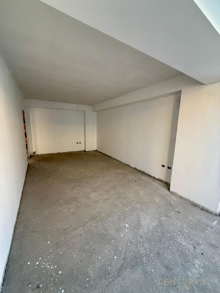 MISTO MAME SHESIM PENTHOUSE NE  RRUGEN  BESIM ALLA