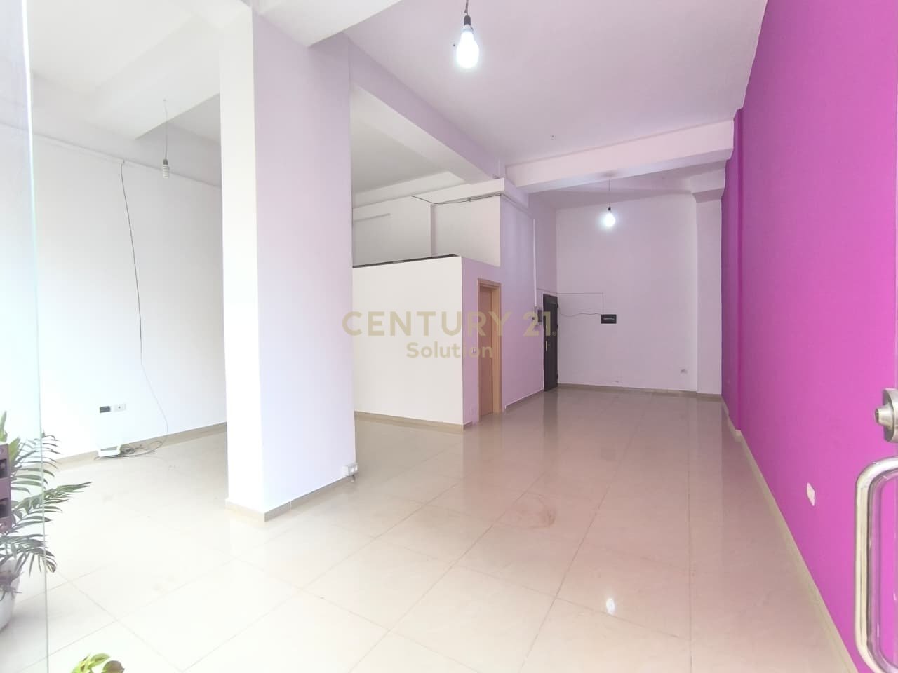 FOR RENT 53M2 BUSINESS UNIT IN YZBERISH!