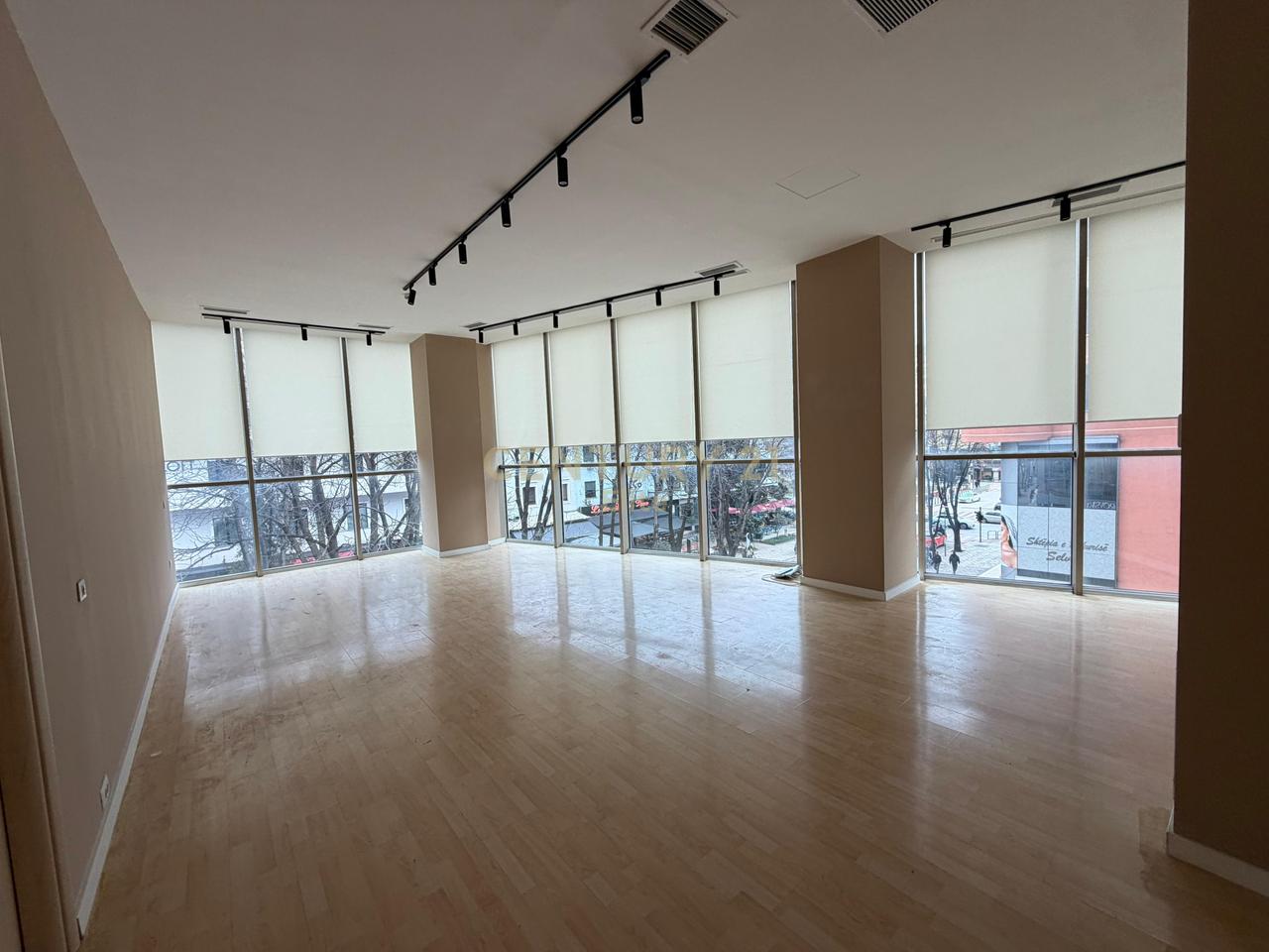 Office for Rent opposite the Police Directorate, Tirana - 1050€ | 50 m²